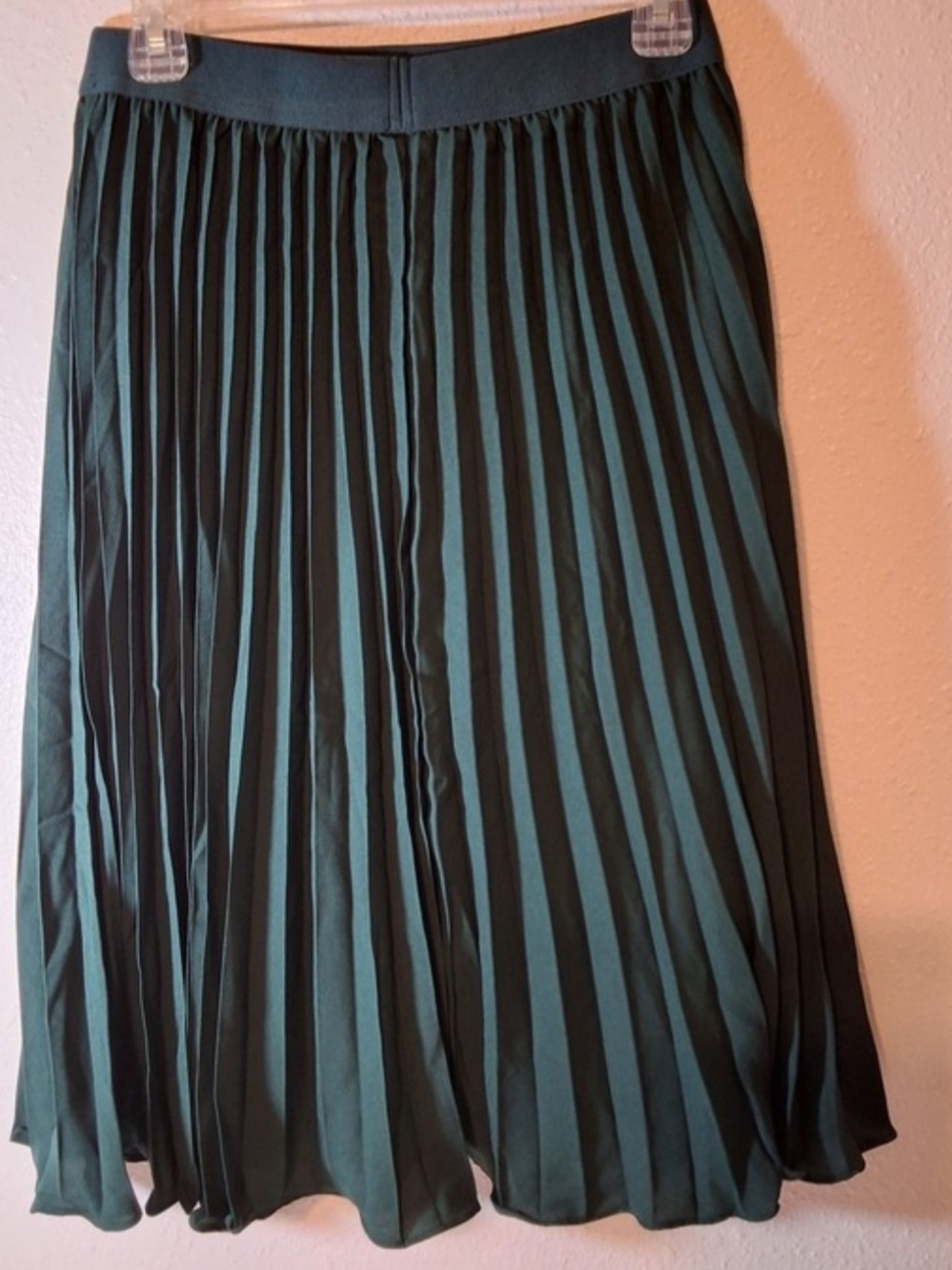 Kate Kasin Emerald Green Pleated Midi Skirt - Picture 2 of 2